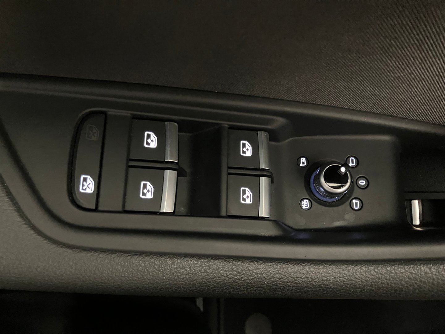 Audi A4 Limousine 40 TFSI advanced | Bild 9 von 27