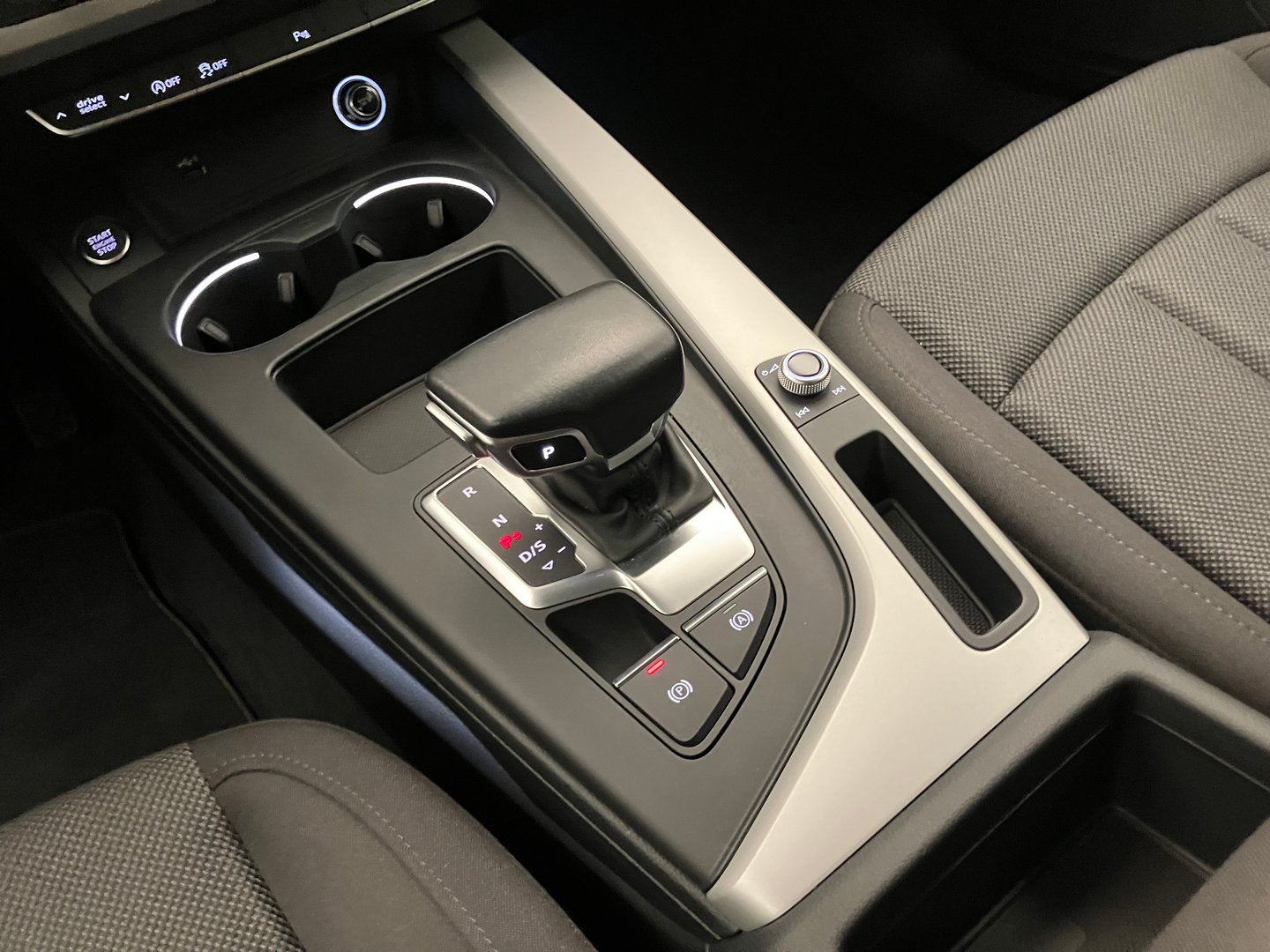 Audi A4 Limousine 40 TFSI advanced | Bild 23 von 27