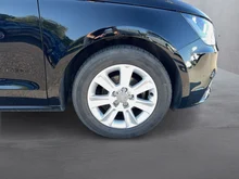 Audi A1 Sportback 1.2 TFSI Attraction in brillantschwarz Klar