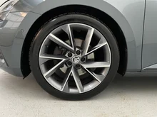 Škoda Superb Combi 4x4 SPORTLINE TDI DSG in Quarz-Grau Metallic