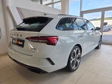 Škoda Octavia Combi RS in Moon-Weiß Metallic