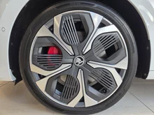 Škoda Octavia Combi RS in Moon-Weiß Metallic