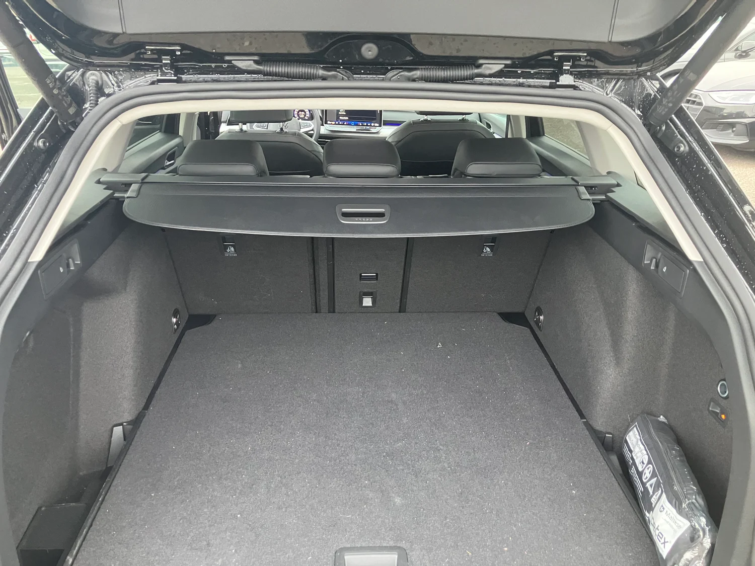 Bild eines VW Golf Variant Business mHeV DSG