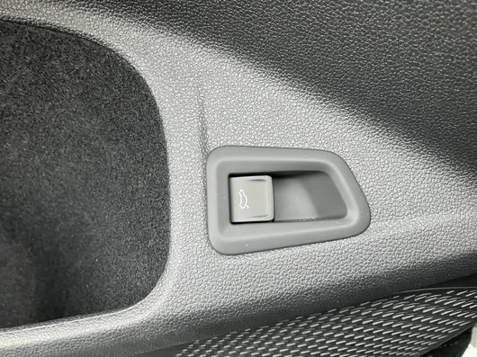 Bild eines VW Golf Variant Business mHeV DSG