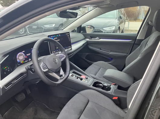 Bild eines VW Golf Variant Business mHeV DSG