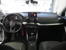 Audi Q2 1.6 TDI Sport in gletscherweiß metal.