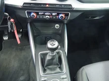 Audi Q2 1.6 TDI Sport in gletscherweiß metal.