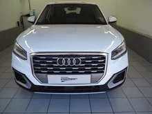 Audi Q2 1.6 TDI Sport in gletscherweiß metal.