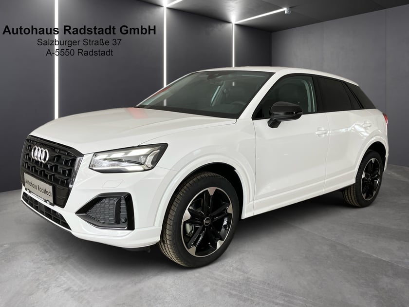 Audi Q2 30 TFSI admired