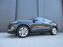 Audi Q6 Sportback e-tron quattro in 0E Mythosschwarz Metallic