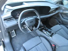 Audi Q6 Sportback e-tron quattro in 0E Mythosschwarz Metallic