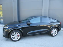 Audi Q6 Sportback e-tron quattro in 0E Mythosschwarz Metallic