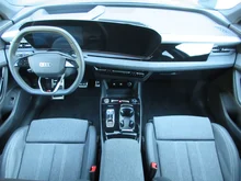Audi Q6 Sportback e-tron quattro in 0E Mythosschwarz Metallic