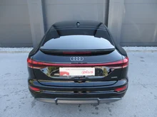 Audi Q6 Sportback e-tron quattro in 0E Mythosschwarz Metallic