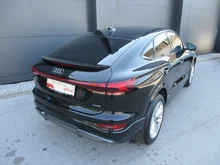 Audi Q6 Sportback e-tron quattro in 0E Mythosschwarz Metallic
