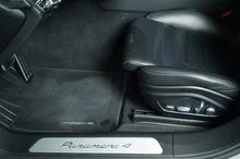 Porsche Panamera 4 E-Hybrid Sport Turismo in silber - metallic
