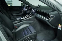 Porsche Panamera 4 E-Hybrid Sport Turismo in silber - metallic