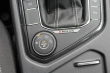 VW Tiguan Allspace R-Line TDI 4MOTION DSG in Deep Black Perleffekt