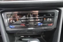 VW Tiguan Allspace R-Line TDI 4MOTION DSG in Deep Black Perleffekt