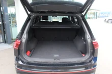 VW Tiguan Allspace R-Line TDI 4MOTION DSG in Deep Black Perleffekt