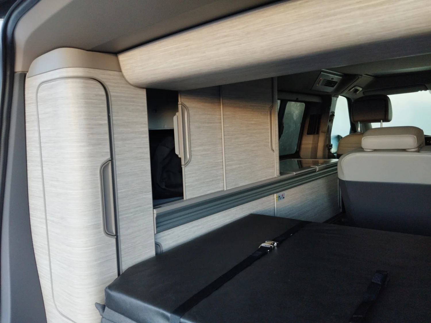 Bild eines VW California Ocean eHybrid 180 kW 4M