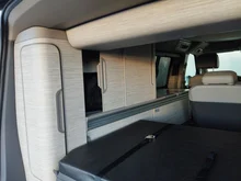 VW California Ocean eHybrid 180 kW 4M in Candyweiß / Starlightblue Metallic