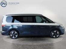 VW California Ocean eHybrid 180 kW 4M in Candyweiß / Starlightblue Metallic