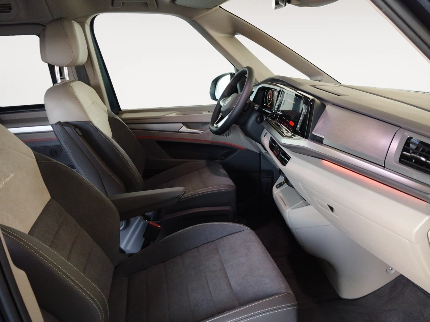 Bild eines VW California Ocean eHybrid 180 kW 4M