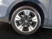 VW California Ocean eHybrid 180 kW 4M in Candyweiß / Starlightblue Metallic