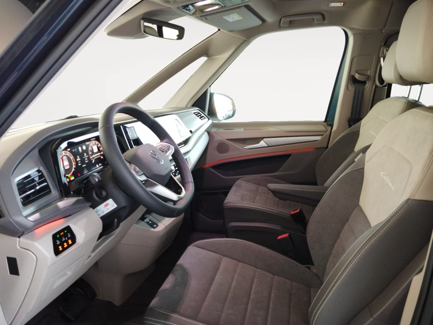 Bild eines VW California Ocean eHybrid 180 kW 4M
