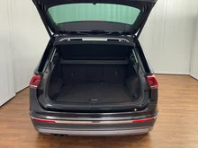 VW Tiguan Highline TDI SCR 4MOTION in Deep Black Perleffekt