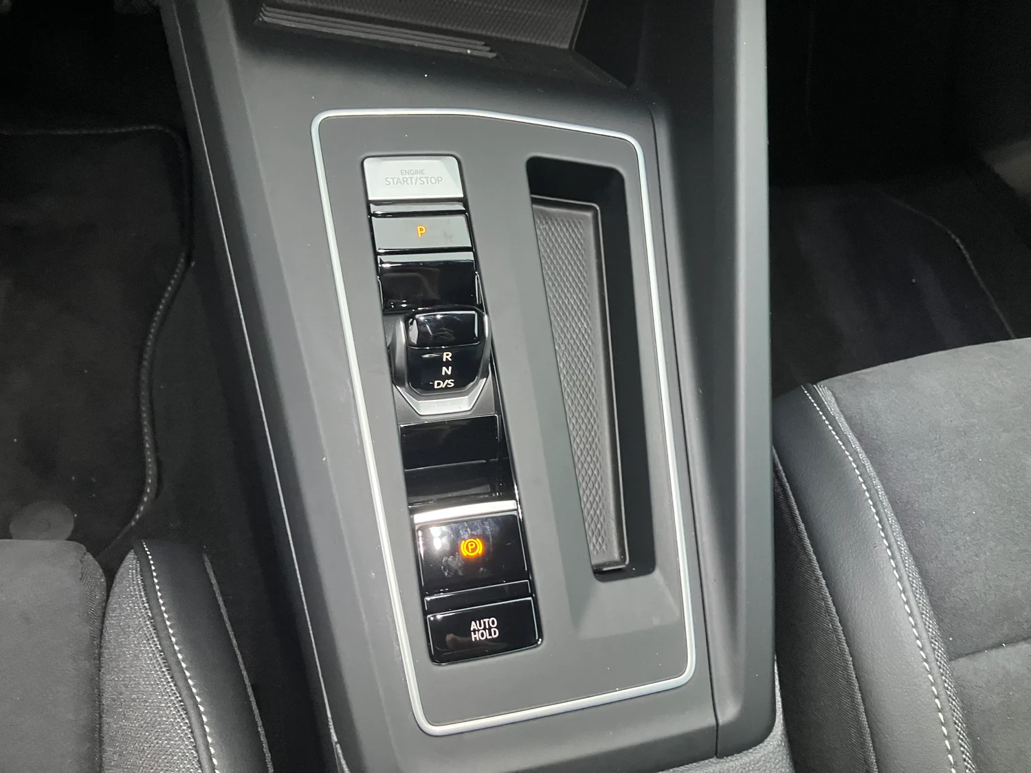 Bild eines VW Golf Variant Business mHeV DSG