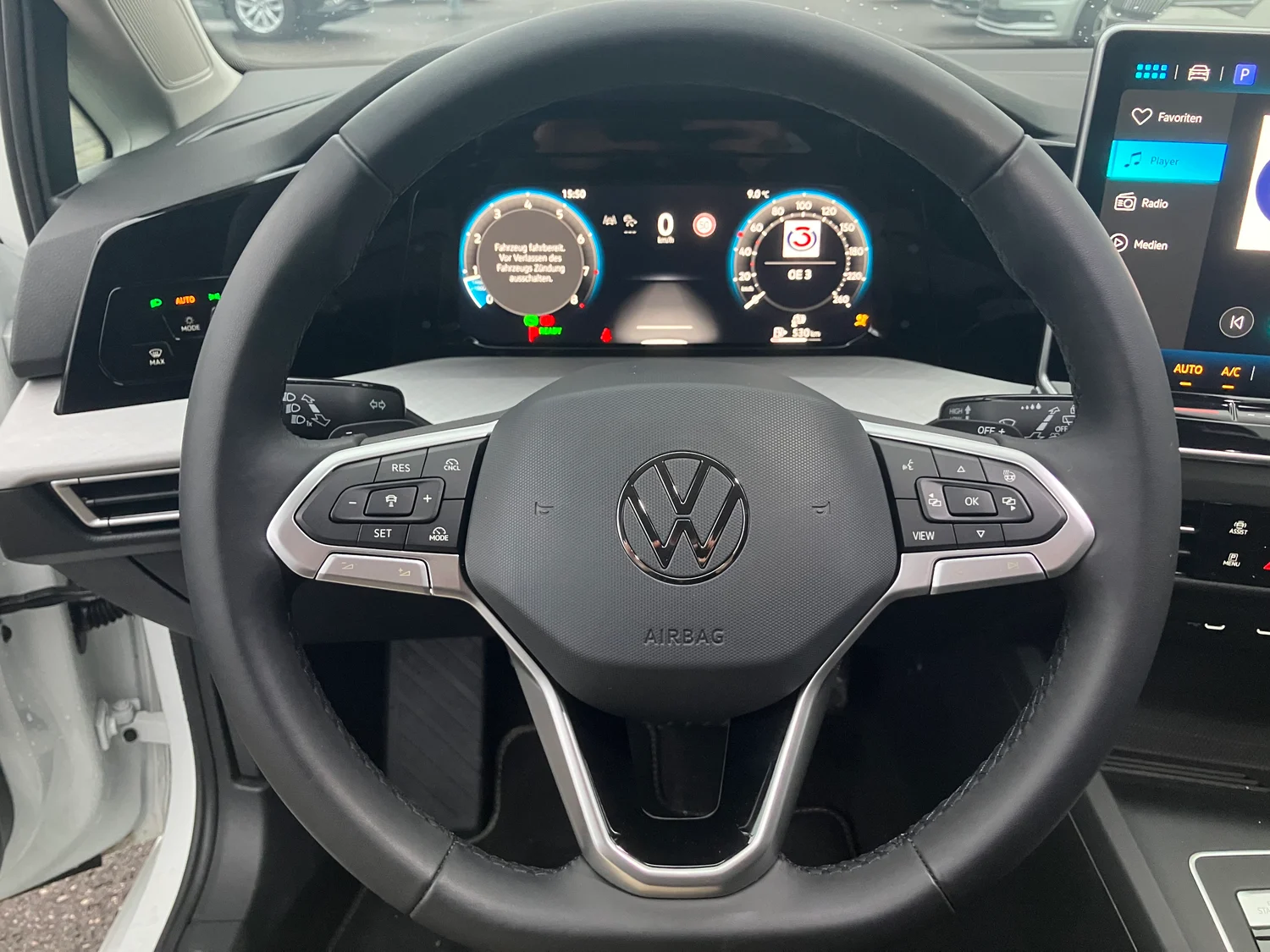 Bild eines VW Golf Variant Business mHeV DSG