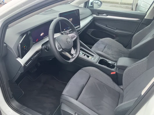 Bild eines VW Golf Variant Business mHeV DSG