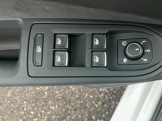 Bild eines VW Golf Variant Business mHeV DSG