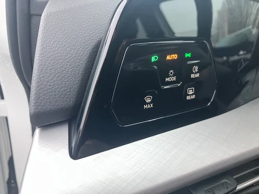 Bild eines VW Golf Variant Business mHeV DSG