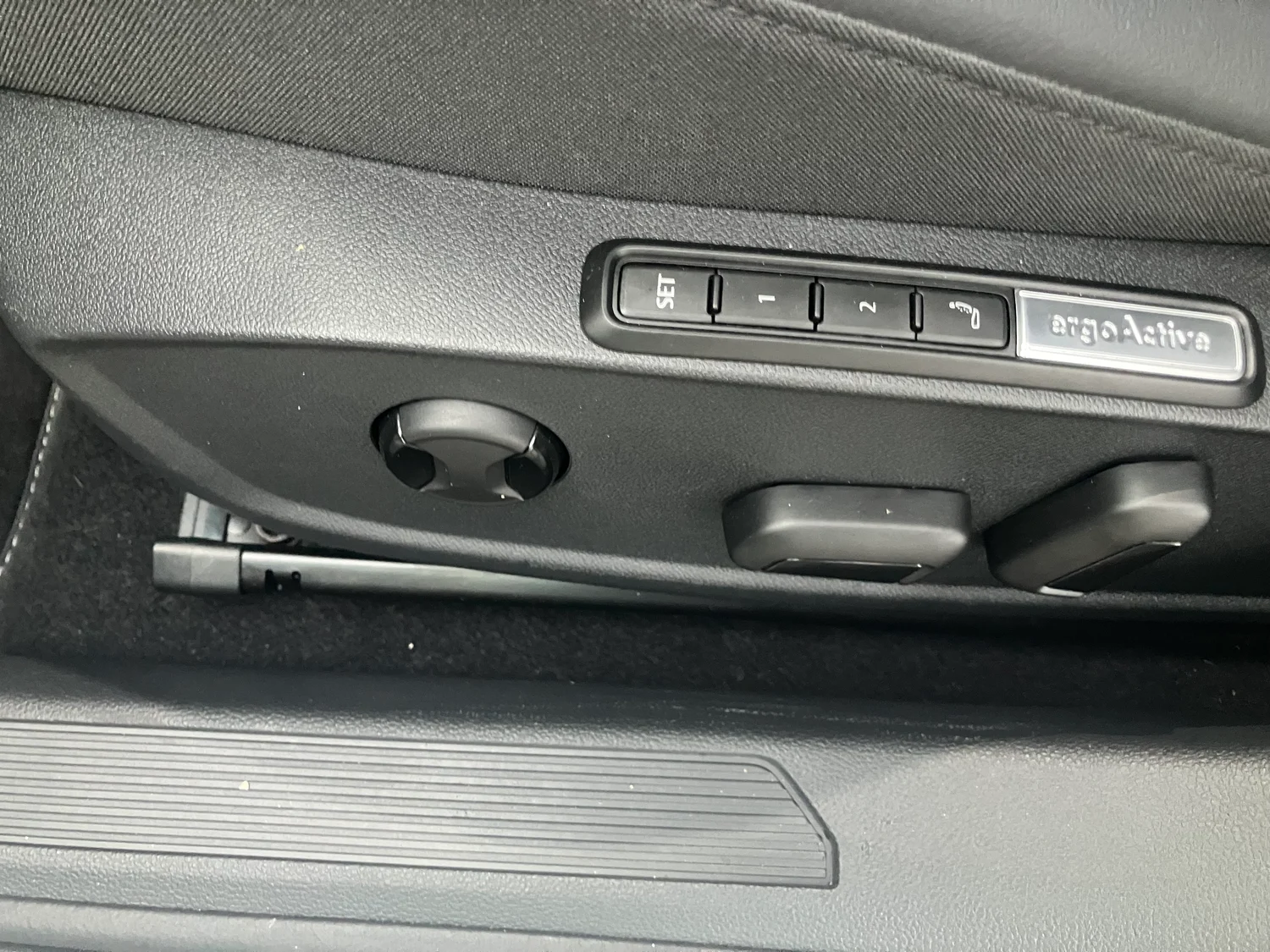 Bild eines VW Golf Variant Business mHeV DSG