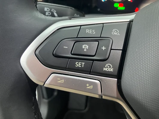 Bild eines VW Golf Variant Business mHeV DSG