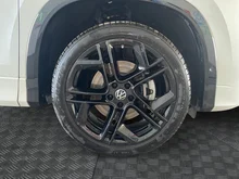 VW Tayron R-Line TDI 4MOTION DSG in Oryxweiß Perlmutteffekt