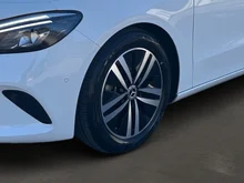 Mercedes B 180 in weiss - normal