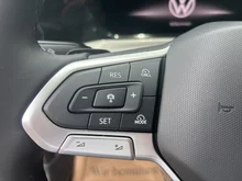 VW Golf Rabbit mHEV DSG in Grenadillschwarz Metallic