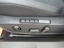 VW Golf Rabbit mHEV DSG in Grenadillschwarz Metallic