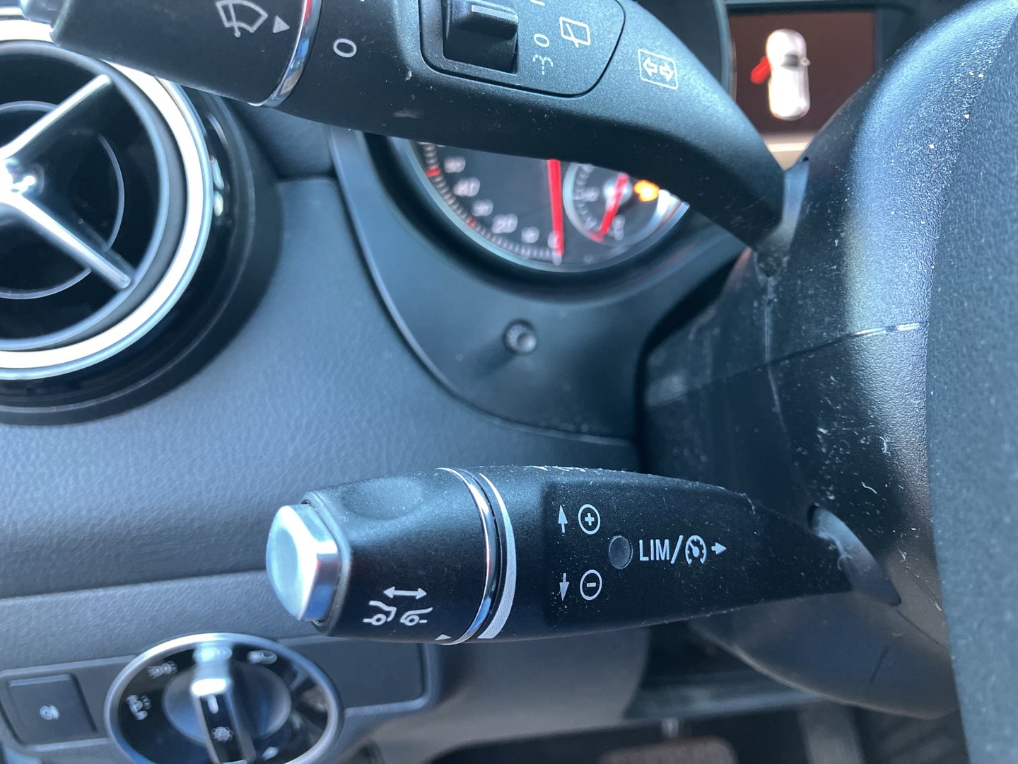 Mercedes GLA 200 Aut. | Bild 15 von 25