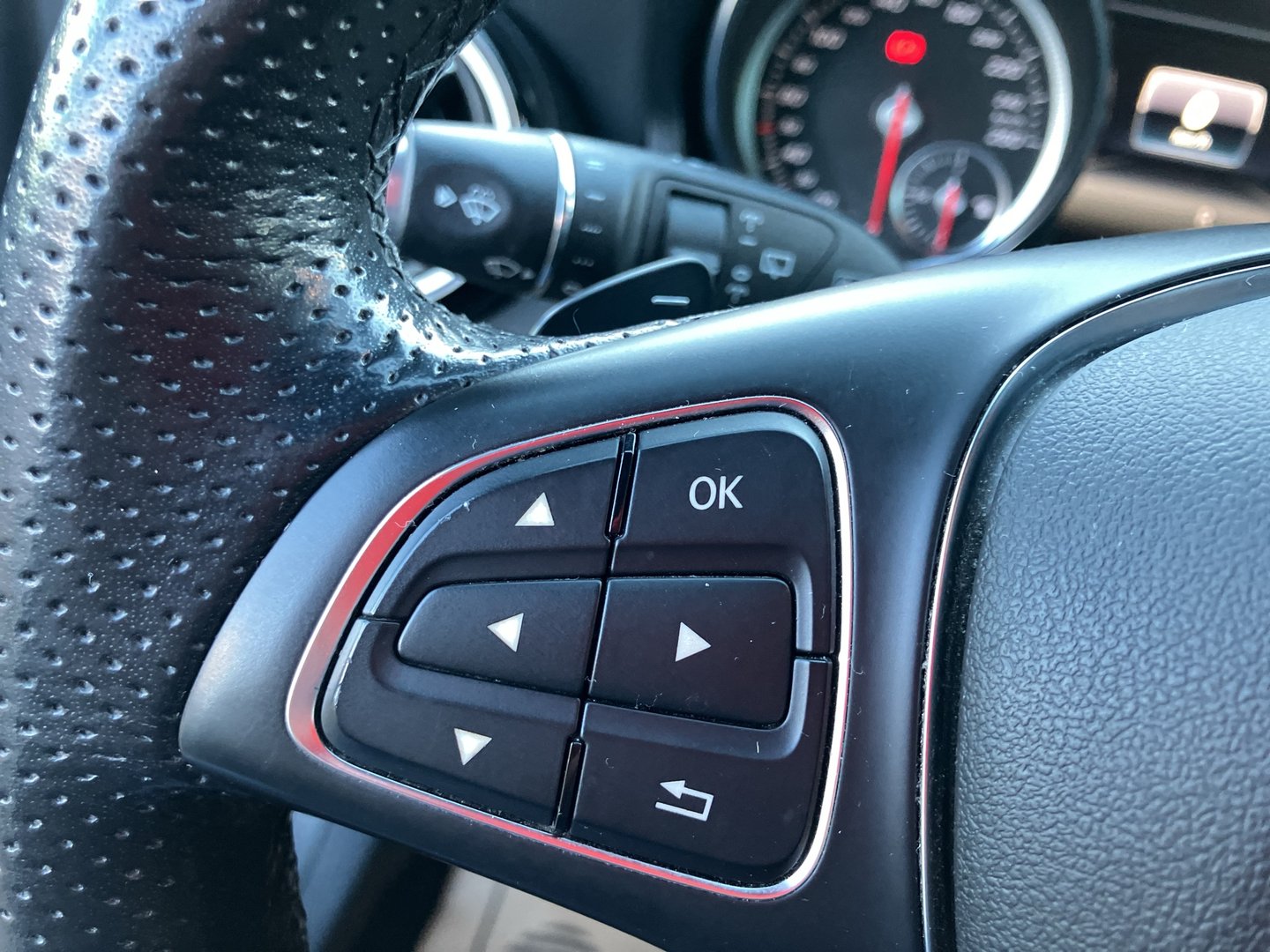 Mercedes GLA 200 Aut. | Bild 14 von 25