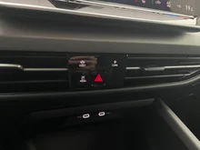 VW Golf Rabbit mHEV DSG in Grenadillschwarz Metallic