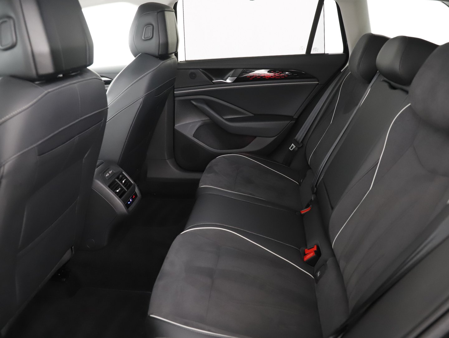 VW Passat Variant Elegance TDI DSG | Bild 6 von 26