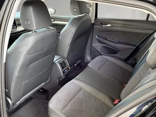 VW Golf Rabbit mHEV TSI DSG in Grenadillschwarz Metallic