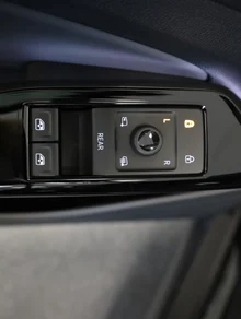 VW ID.4 Pro 4MOTION 220 kW Business -77 kWh in Grenadillschwarz Metallic