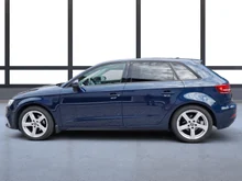 Audi A3 Sportback SB 1.6 TDI intense in dunkelblau - normal