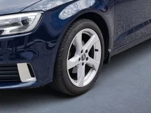 Audi A3 Sportback SB 1.6 TDI intense in dunkelblau - normal